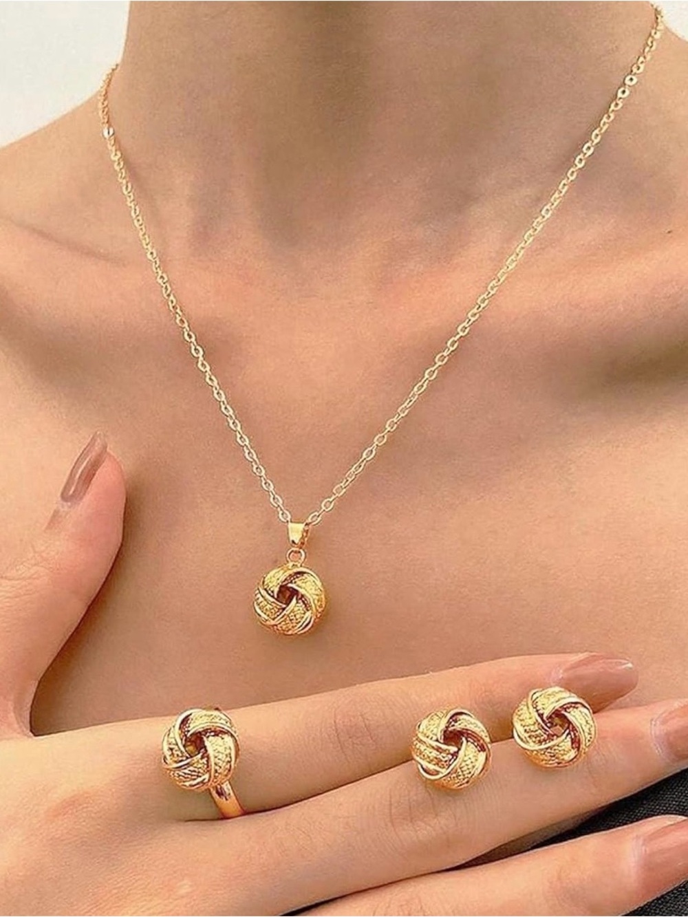 3PCS Set Vintage Boho Jewelry Set in Zinc Alloy. Ring, Earrings & Necklace.